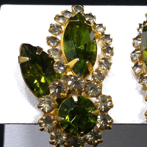 Weiss Green Clear Rhinestone Earrings, Gold Plated, 1960s Vintage Jewelry - Picture 5 of 10